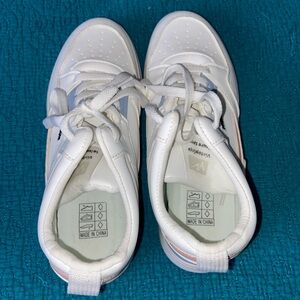 SHEIN Fashion White Lace-Up Sneakers